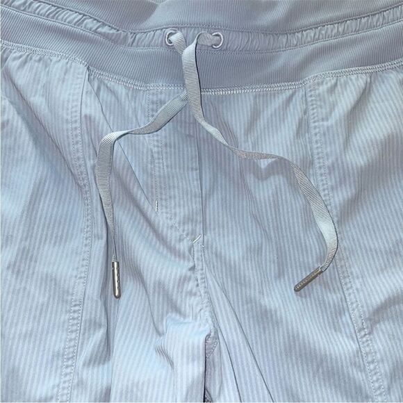 Lululemon Athletica Light Grey Dance Studio 25” - Picture 6 of 9